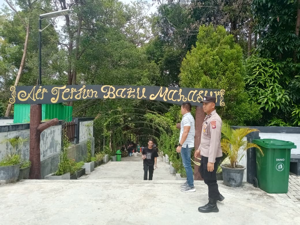 Patroli Humanis Polres Gunung Mas Jaga Keamanan Wisatawan Saat Lebaran