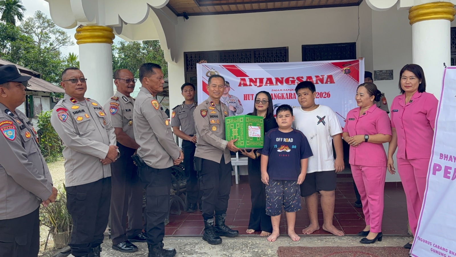 Anjangsana Hari Bhayangkara ke-80, Polres Gunung Mas Perkuat Solidaritas Keluarga Besar Polri