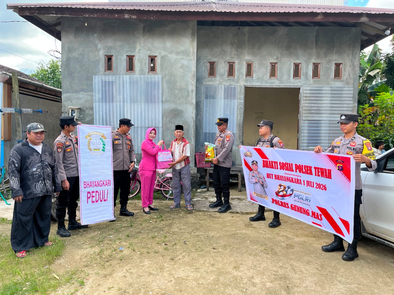 Jelang Hari Bhayangkara, Polsek Tewah Hadirkan Bantuan Sosial dan Pengobatan Gratis untuk Warga